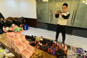chinese-collector-sells-sneakers-buy-house-03
