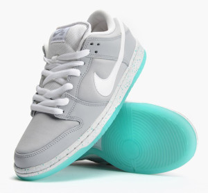 marty-mcfly-nike-dunk-sneakers-02